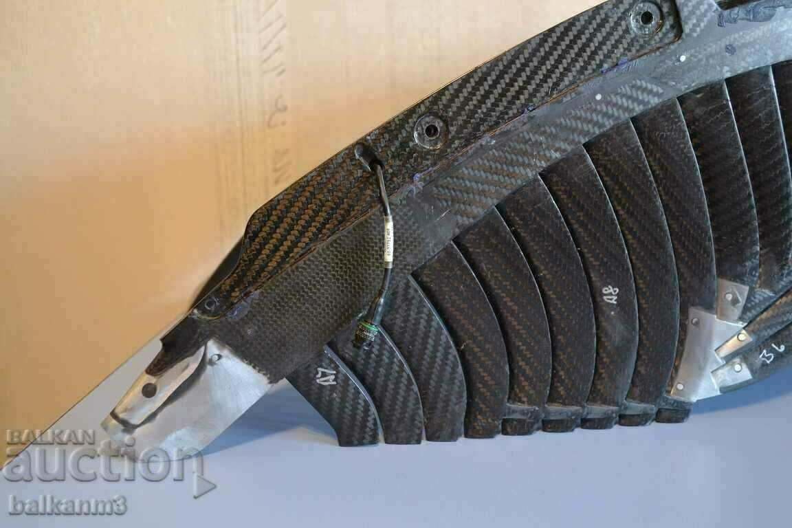 Authentic Renault R.S.20 car part (Formula 1 Renault) - 7 Authentic Renault R.S.20 car part (Formula 1 Renault) - 7