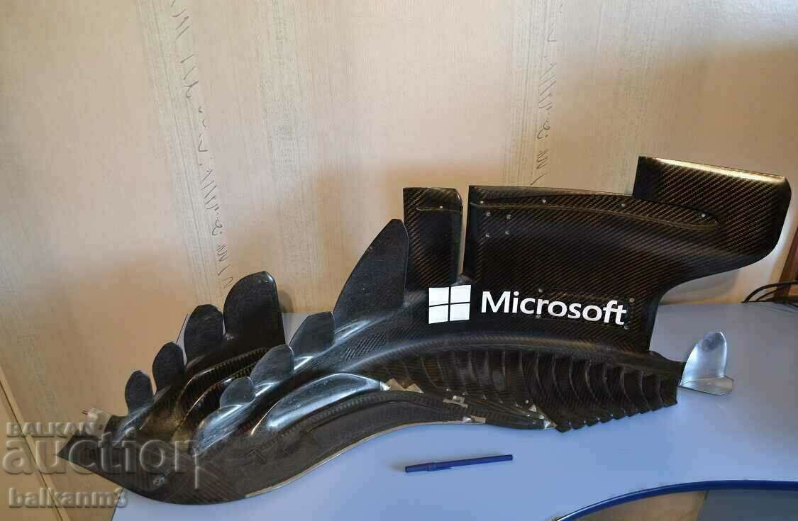 Authentic Renault R.S.20 car part (Formula 1 Renault) Authentic Renault R.S.20 car part (Formula 1 Renault)