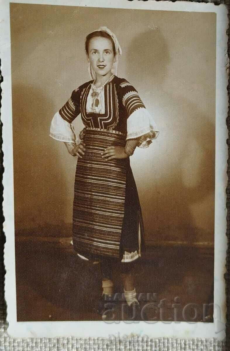 Old photo photograph of a young girl wearing a blank...
