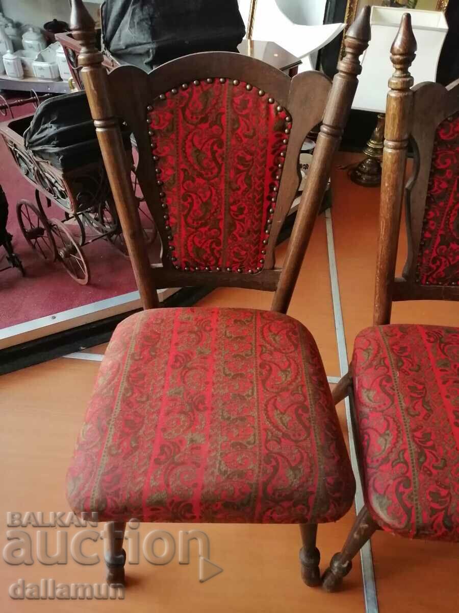 Auction a pair of old wooden chairs Auction a pair of old wooden chairs