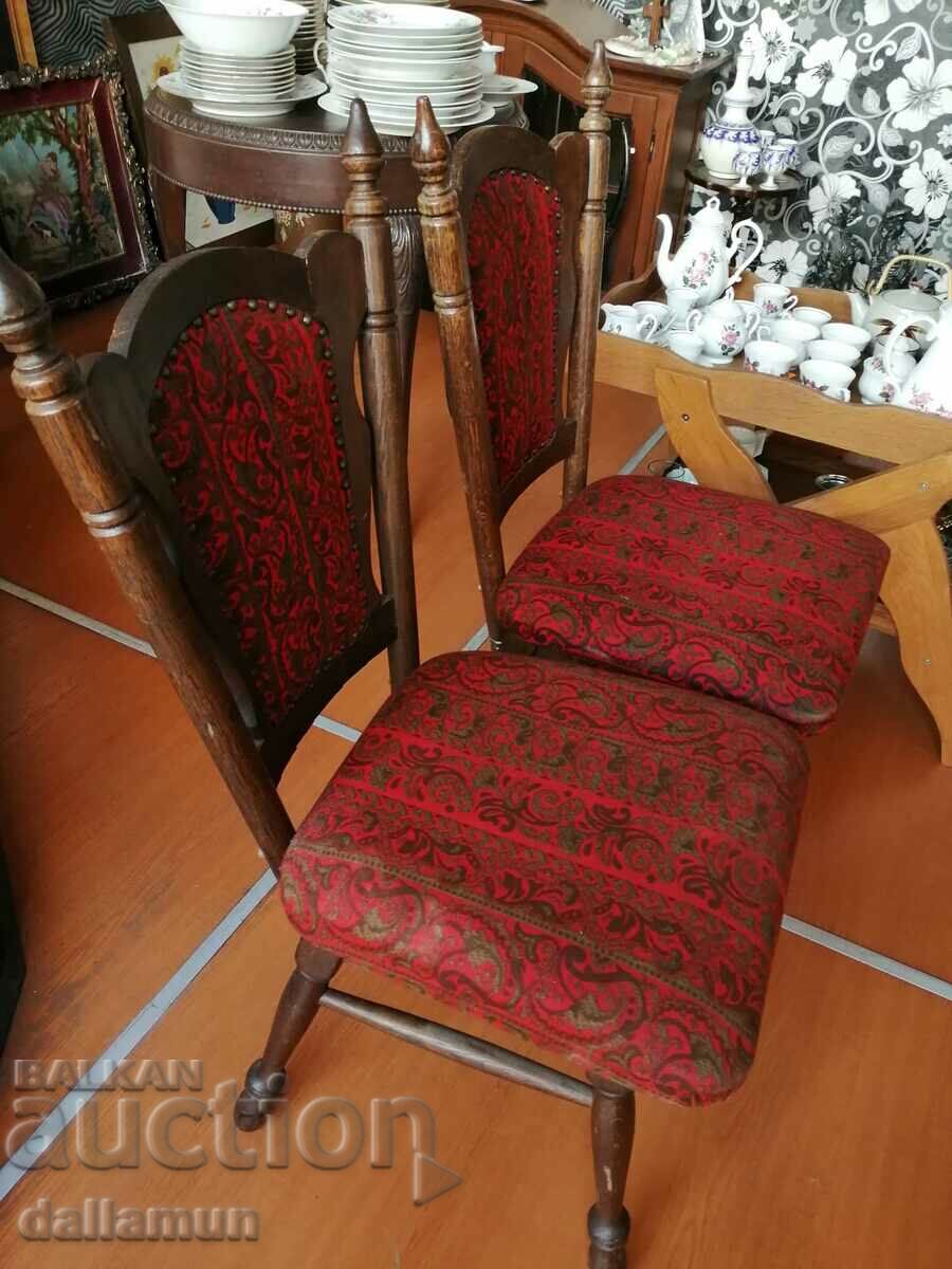 Delivery of a pair of old wooden chairs Delivery of a pair of old wooden chairs