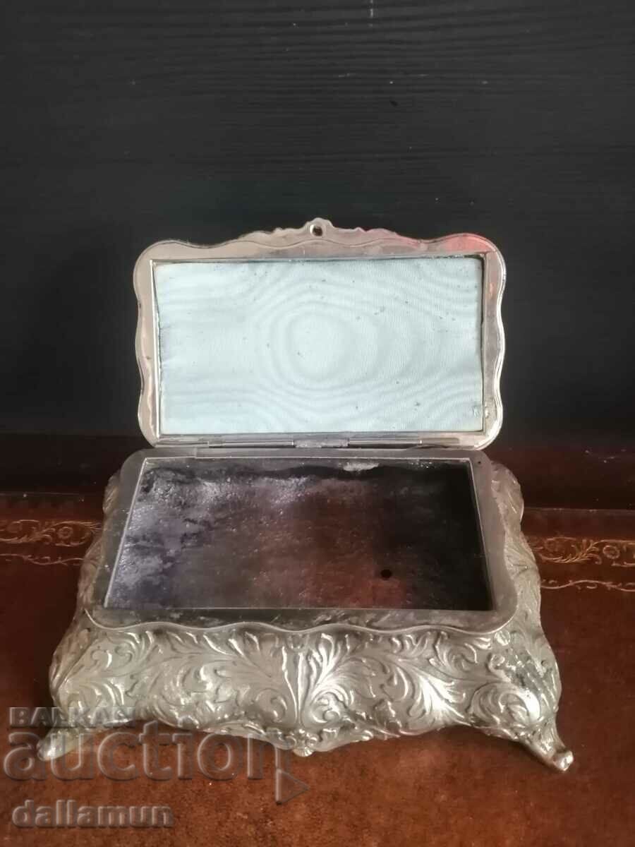 Auction old silver plated jewelry box Auction old silver plated jewelry box