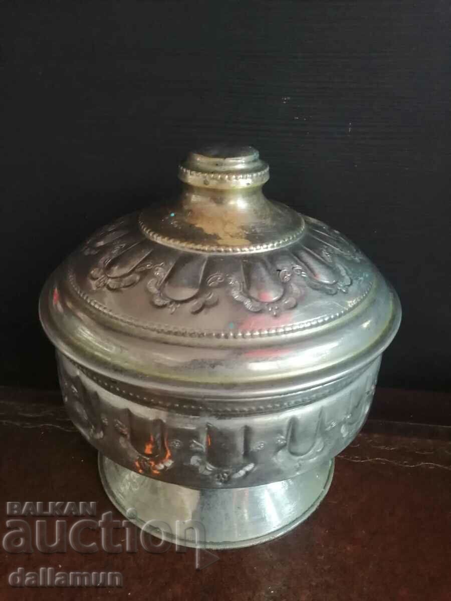 old metal bowl with lid 18/16 cm