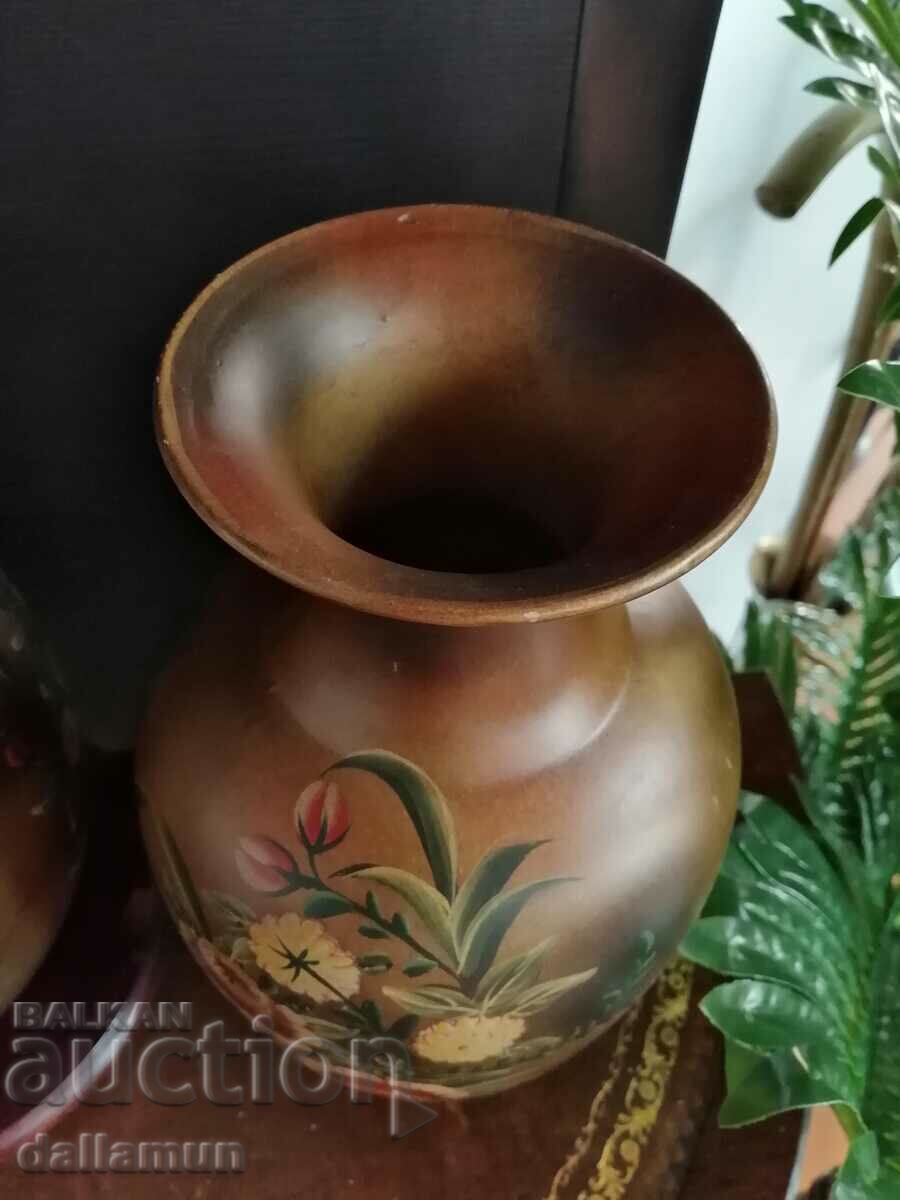 Delivery of vintage set of ceramic vase and egg on wooden tray Delivery of vintage set of ceramic vase and egg on wooden tray