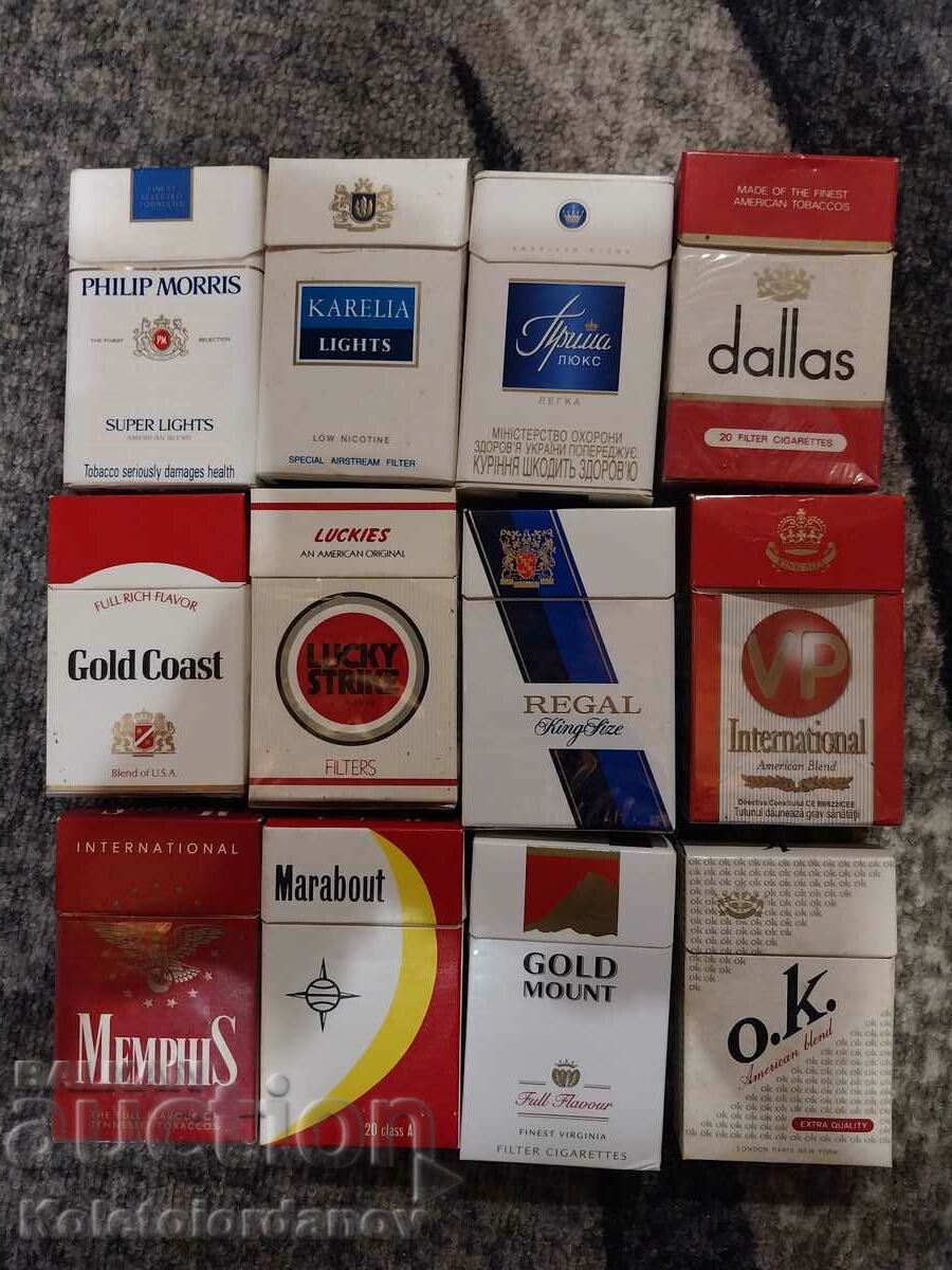 Стари празни кутии от цигари за колекция