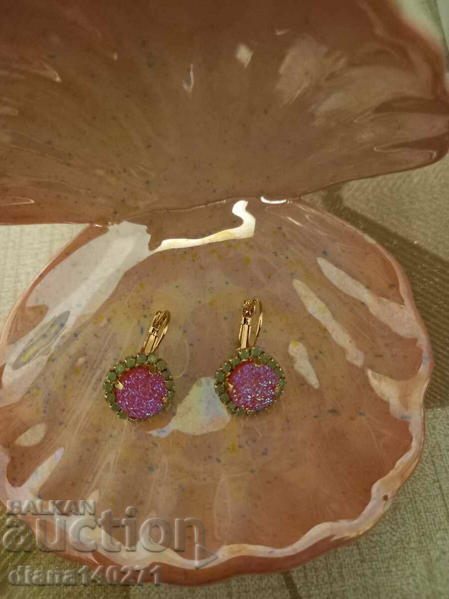 Sweet pink earrings in the seashell