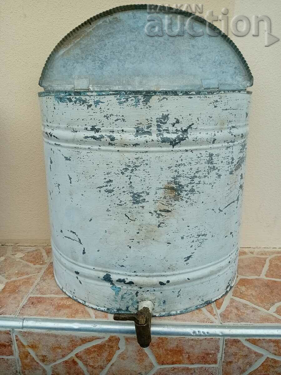 Washbasin antique rustic sink with bronze faucet with price 41.00 BGN | € 20.96 Washbasin antique rustic sink with bronze faucet with price 41.00 BGN | € 20.96