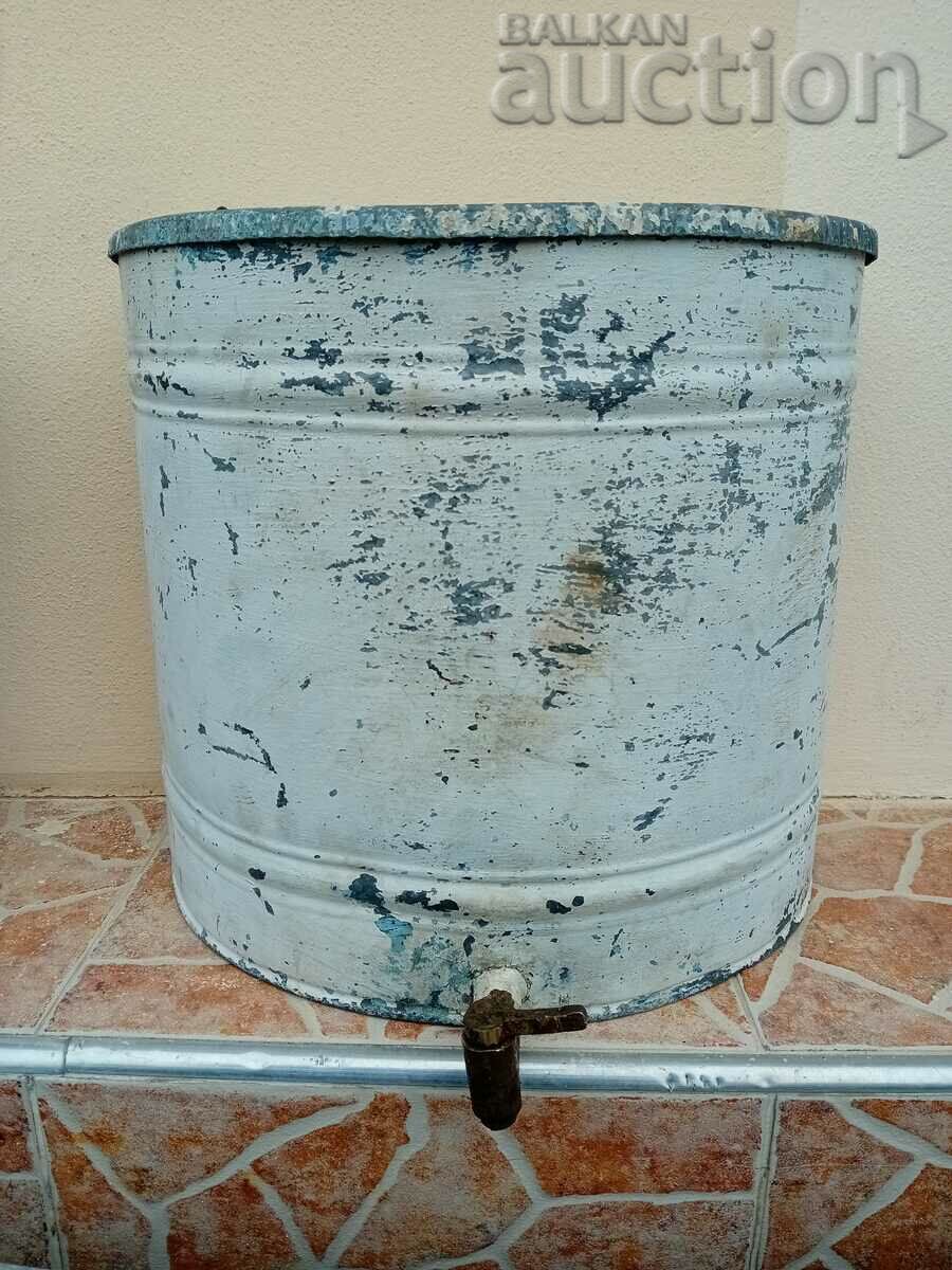 Умивалник старинна селска мивка с бронзово кранче
