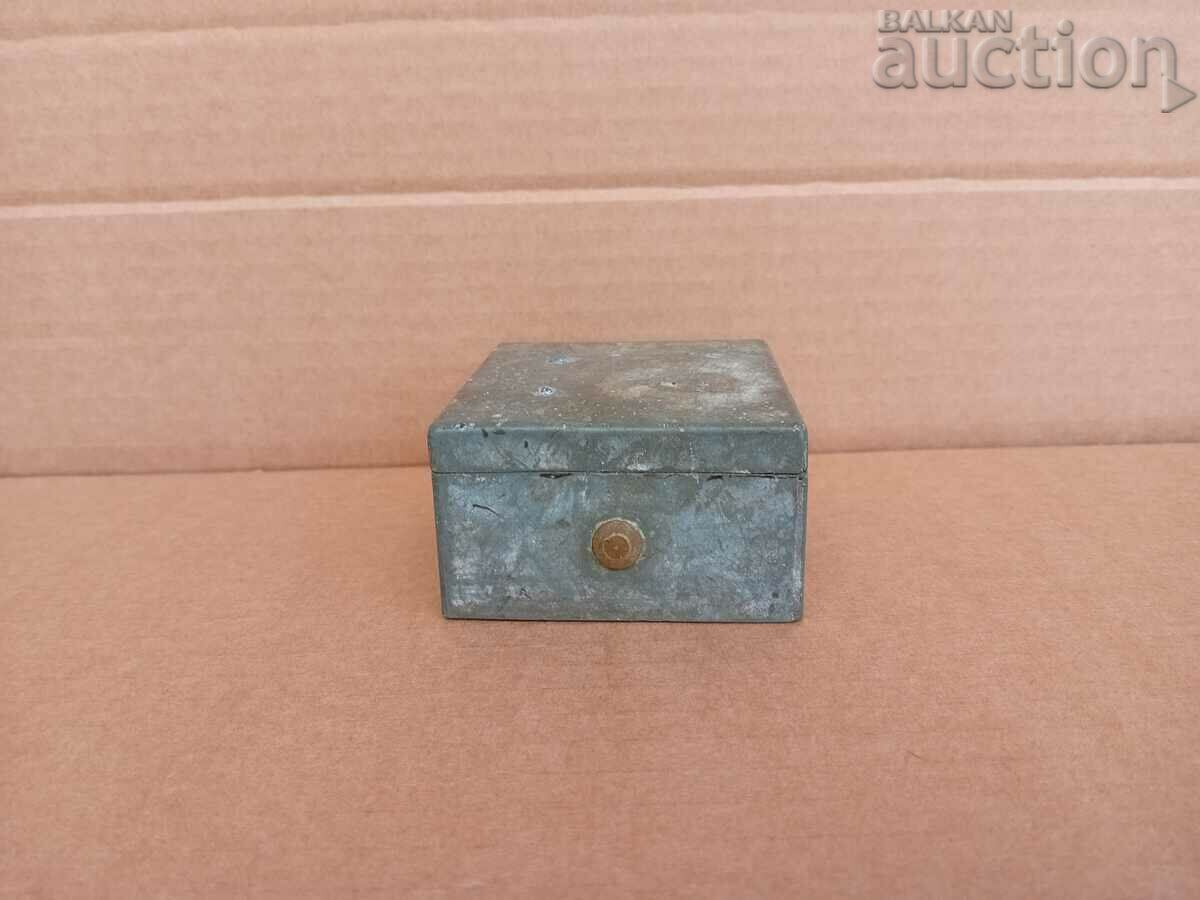 WWI WW1 zip tin box with price 21.00 BGN | € 10.74