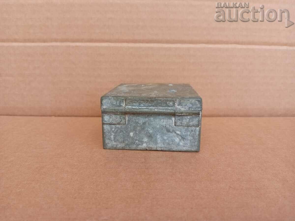 Auction  WWI WW1 zip tin box