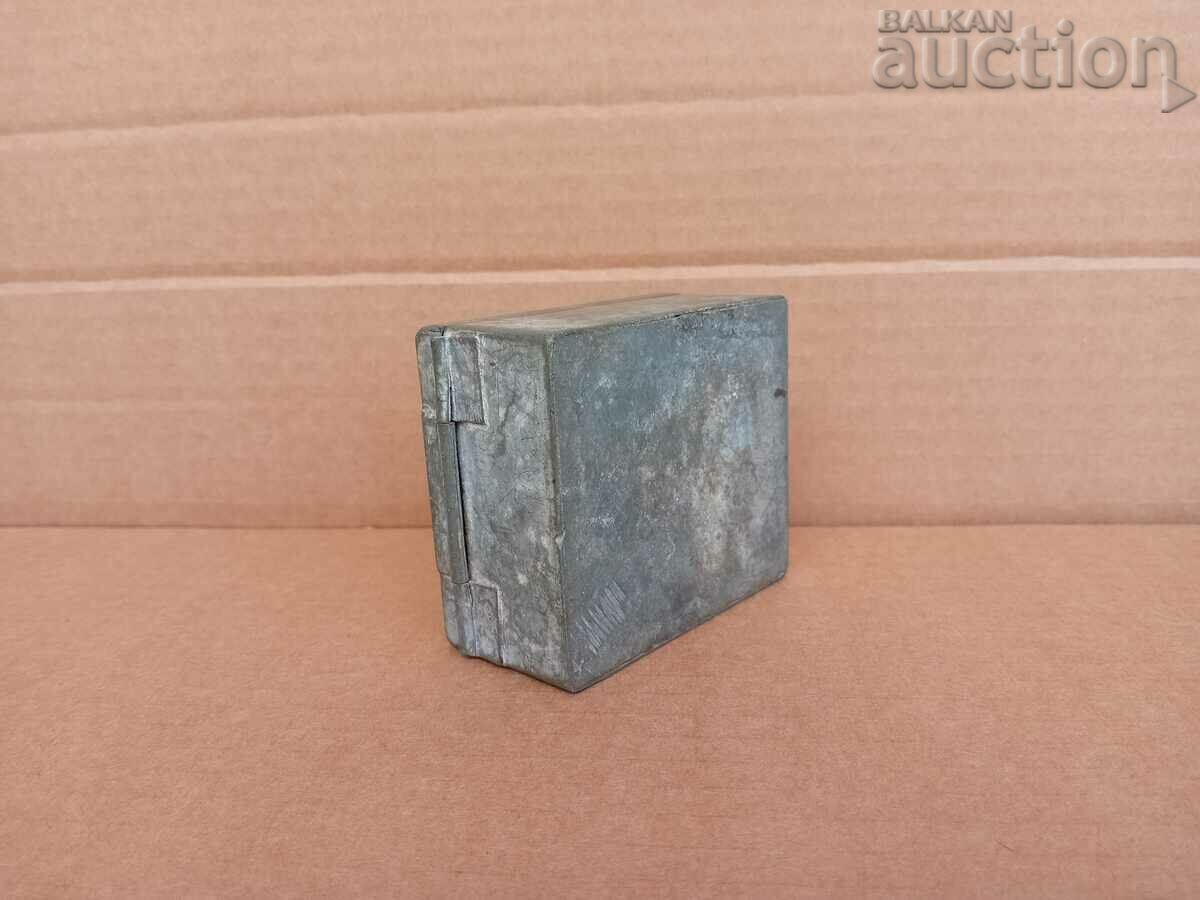 Delivery of WWI WW1 zip tin box