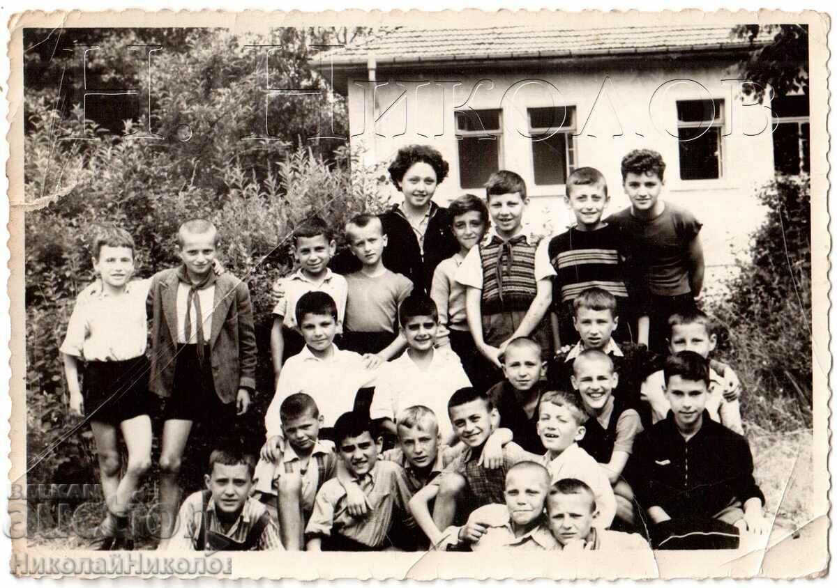 1956 OLD PHOTO BOTEVGRAD PIONEERS AT CAMP G847