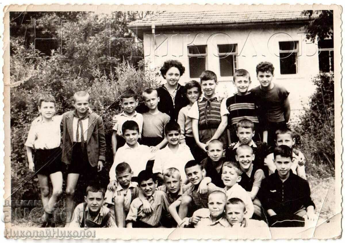 1956 ΠΑΛΙΑ ΦΩΤΟΓΡΑΦΙΑ BOTEVGRAD PIONEERS AT CAMP G847