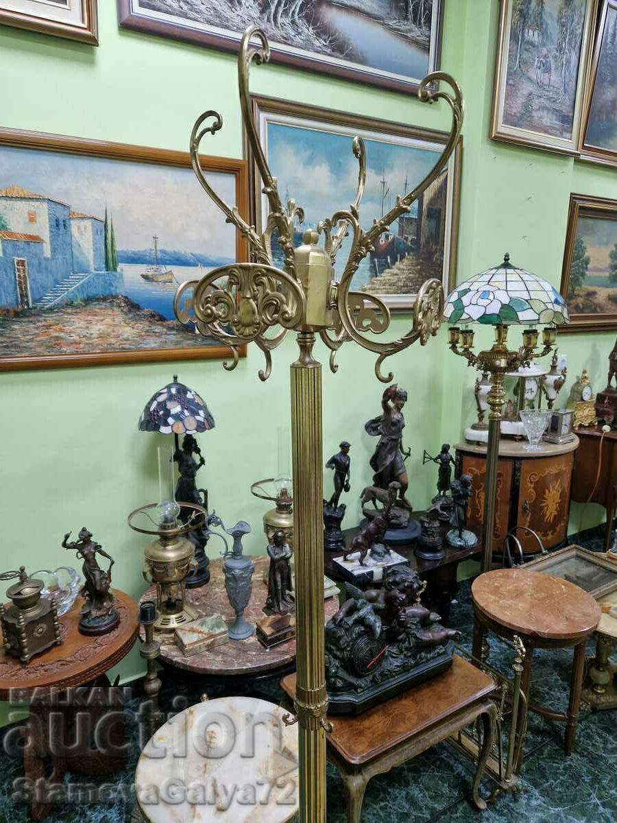 Доставка на Прекрасна антикварна белгийска бронзова закачалка Доставка на Прекрасна антикварна белгийска бронзова закачалка