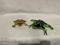 BZC retro social toys - frogs