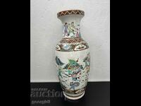 A large Chinese porcelain vase. #5333