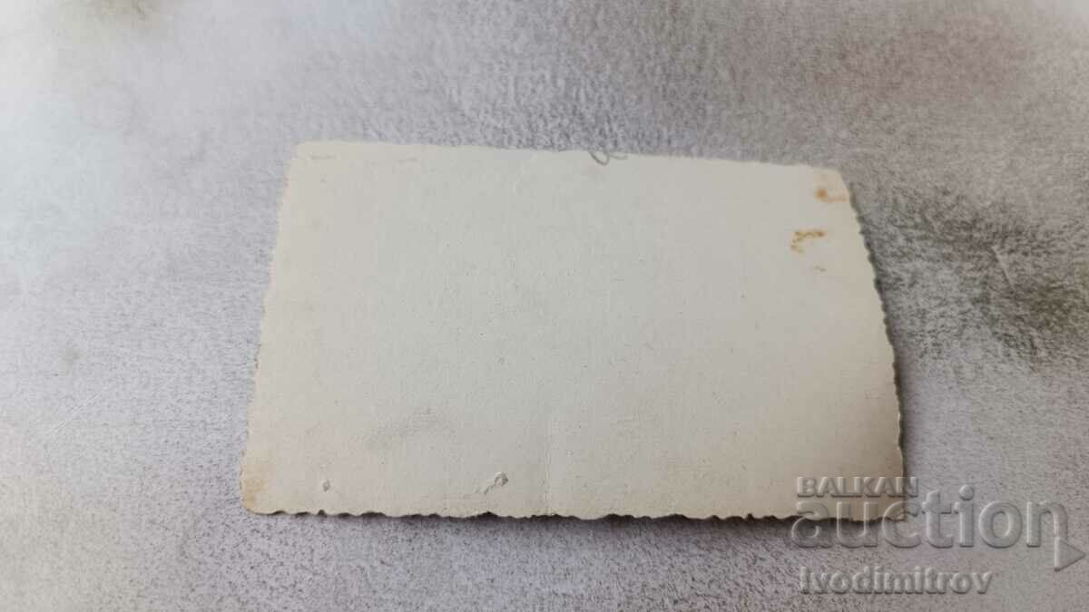 Снимка Мъж по бански на пристана с цена 2.45 лв. | € 1.25 Снимка Мъж по бански на пристана с цена 2.45 лв. | € 1.25