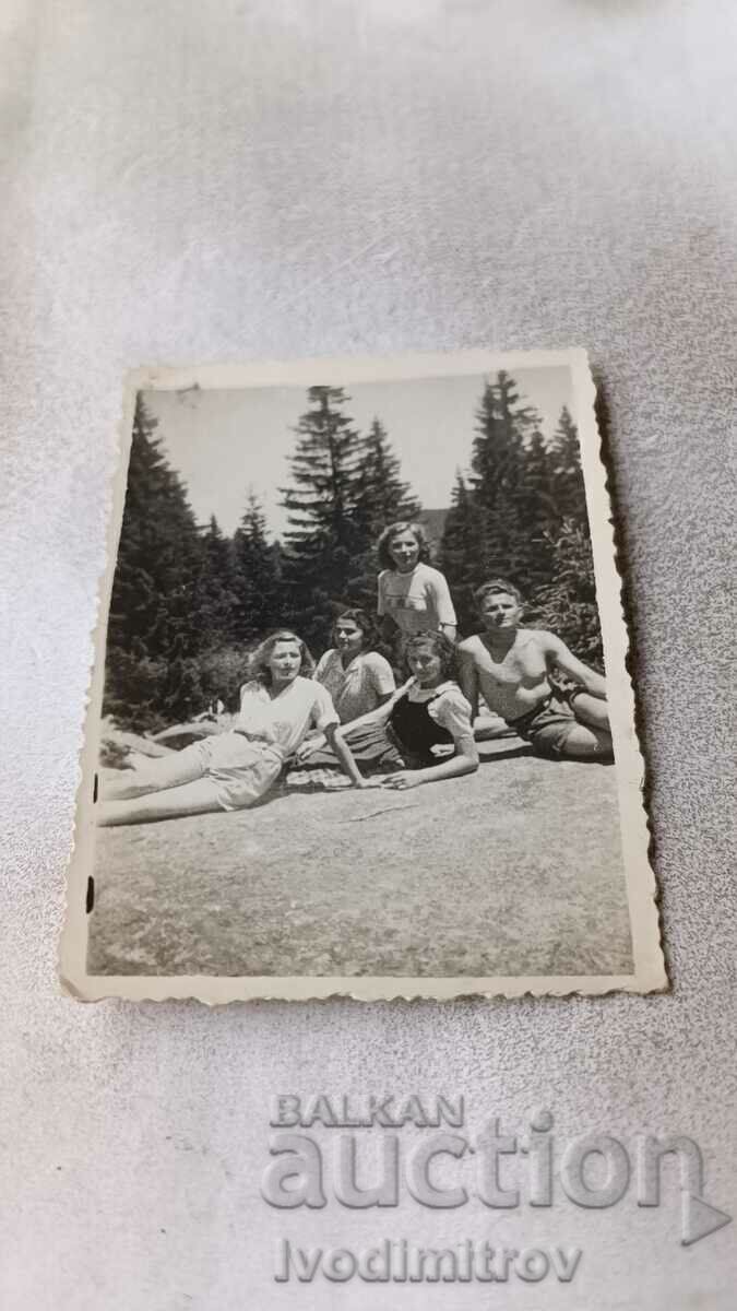 Photo Sofia A man and four young women in swimsuits on Vitosha
