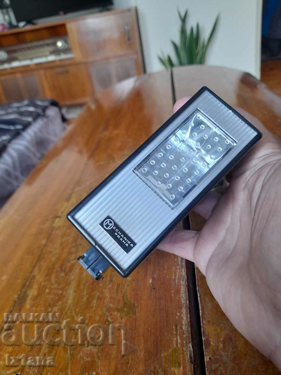 Mechanika camera flash with price 27.00 BGN | € 13.80 Mechanika camera flash with price 27.00 BGN | € 13.80