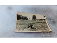Снимка Мъж и две жени с ретро бански косюми на поляната