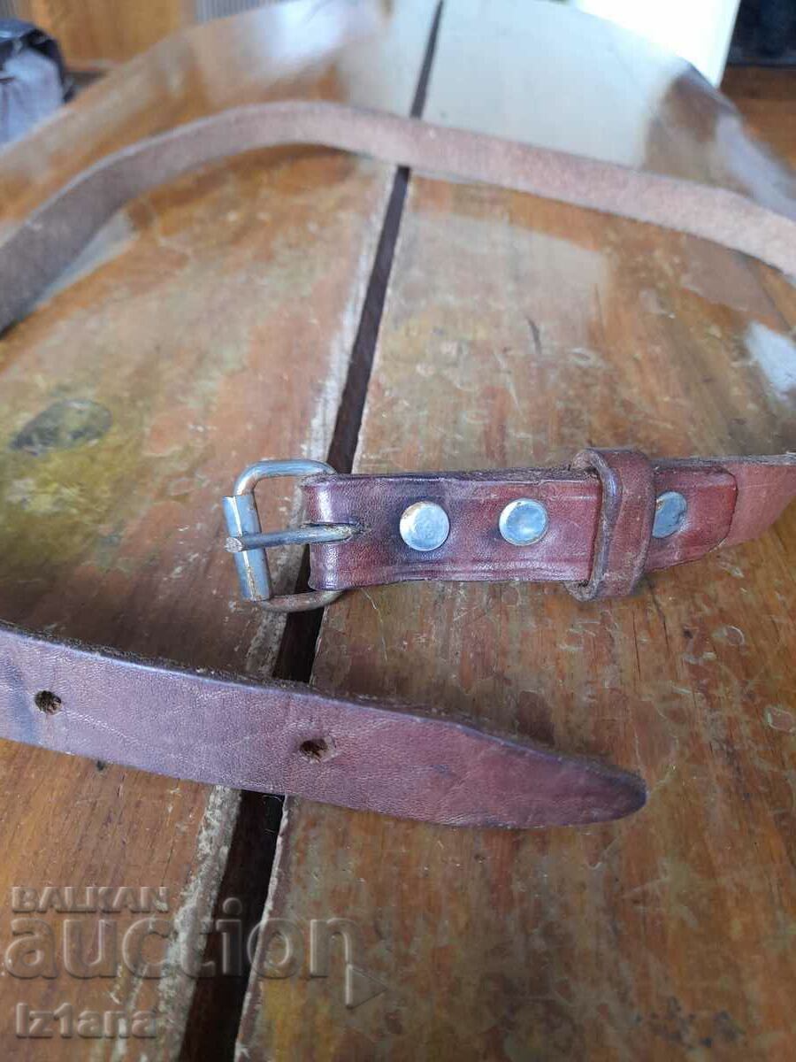 Curea veche din piele cu preț 16.00 BGN | € 8.18 Curea veche din piele cu preț 16.00 BGN | € 8.18