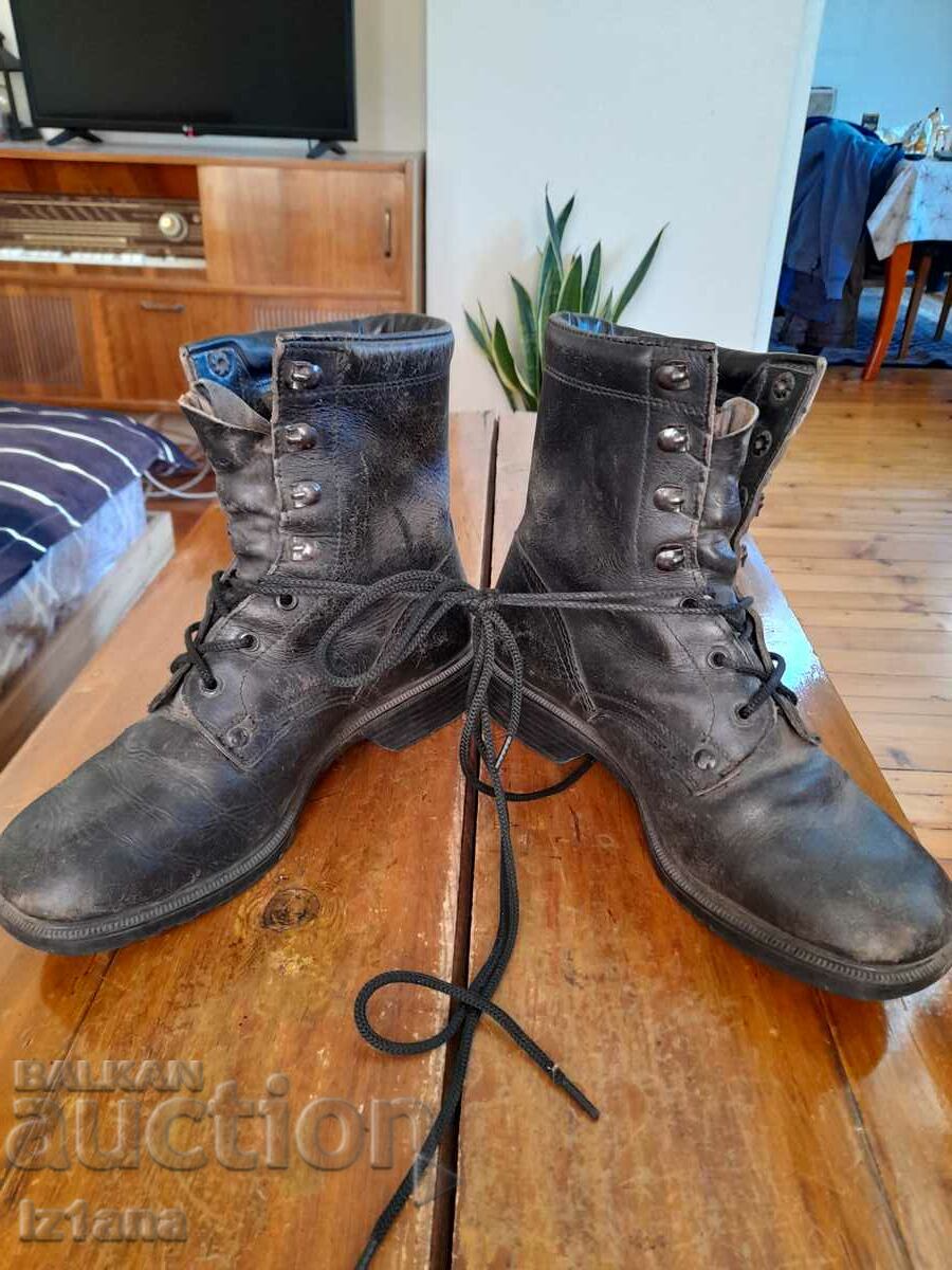 Old Cuban women with price 48.00 BGN | € 24.54 Old Cuban women with price 48.00 BGN | € 24.54