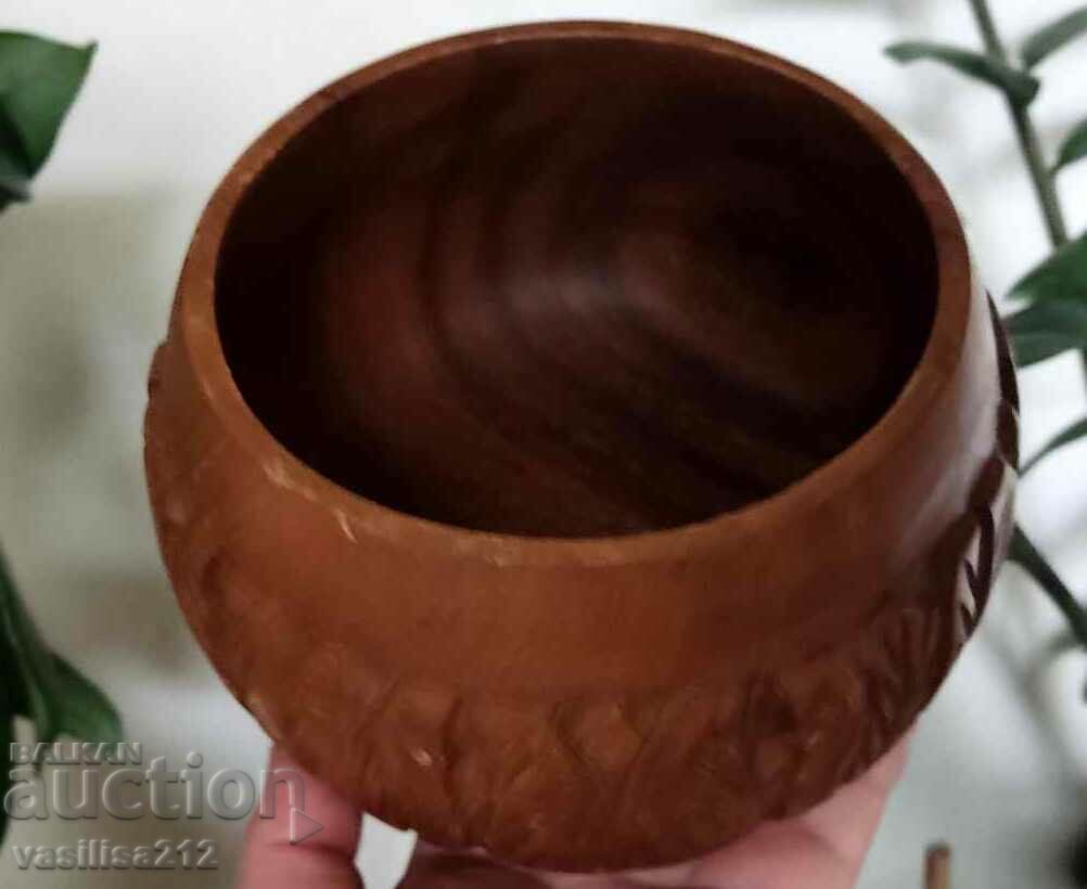 A wooden bowl with price 10.00 BGN | € 5.11