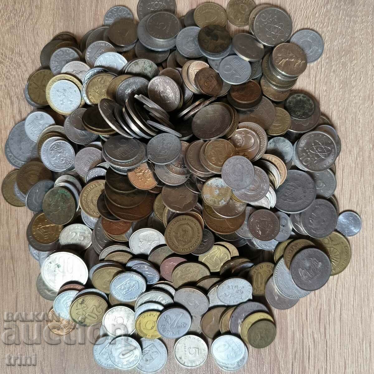 500 pieces of foreign coins mainly Europe