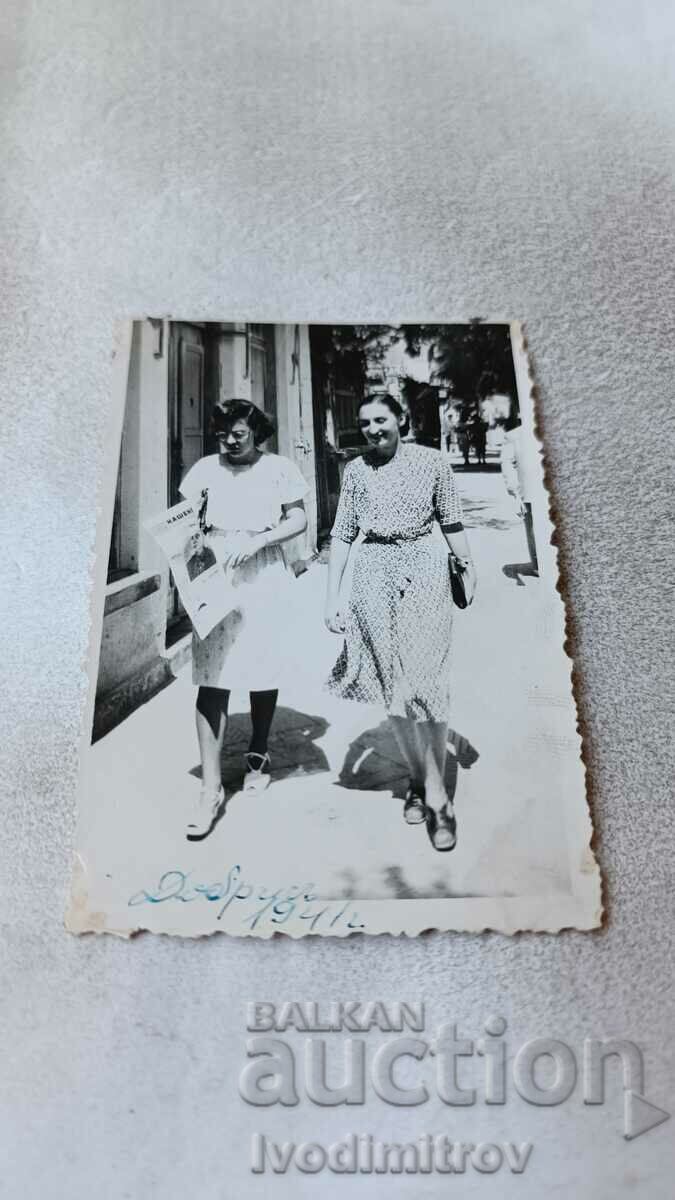 Photo Dobrich Two women on a walk 1941