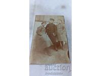 Fotografie Tarnovo Seimen Tineret și două fete tinere 1918