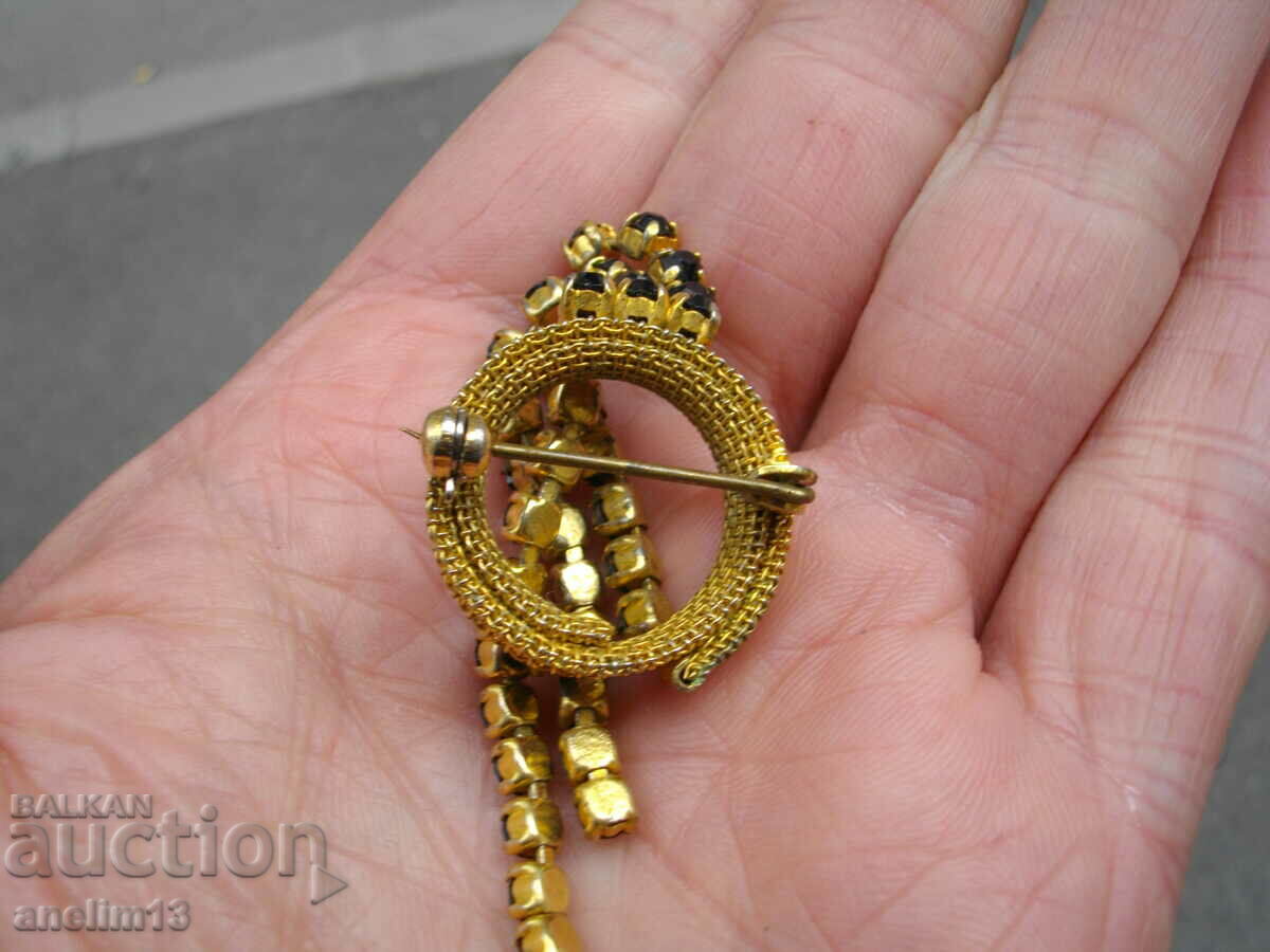 Delivery of OLD BROOCH Delivery of OLD BROOCH