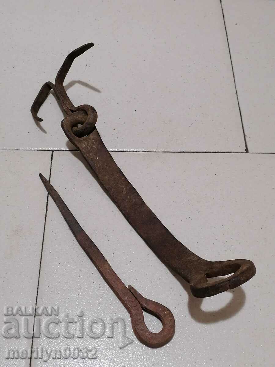 Old carved wrought iron padlock primitive chain with price 41.00 BGN | € 20.96 Old carved wrought iron padlock primitive chain with price 41.00 BGN | € 20.96