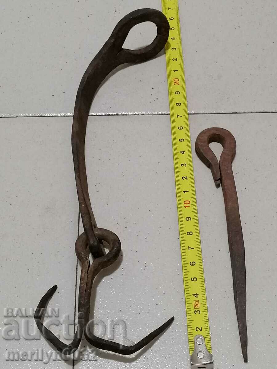 Old carved wrought iron padlock primitive chain - 5 Old carved wrought iron padlock primitive chain - 5