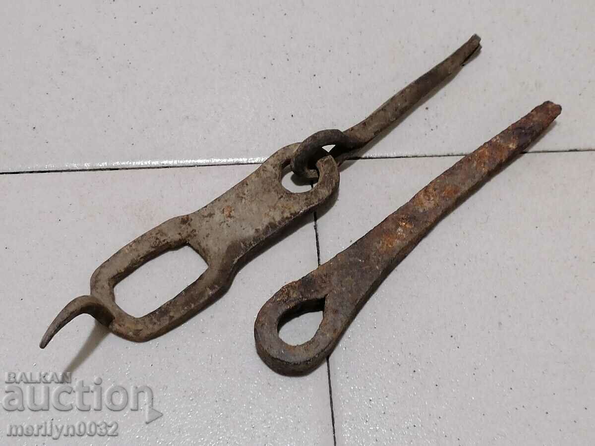 Old carved wrought iron padlock primitive chain with price 44.00 BGN | € 22.50 Old carved wrought iron padlock primitive chain with price 44.00 BGN | € 22.50