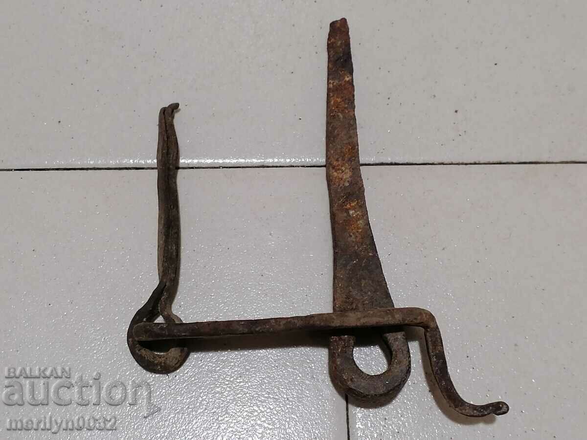 Old carved wrought iron padlock primitive chain - 7 Old carved wrought iron padlock primitive chain - 7