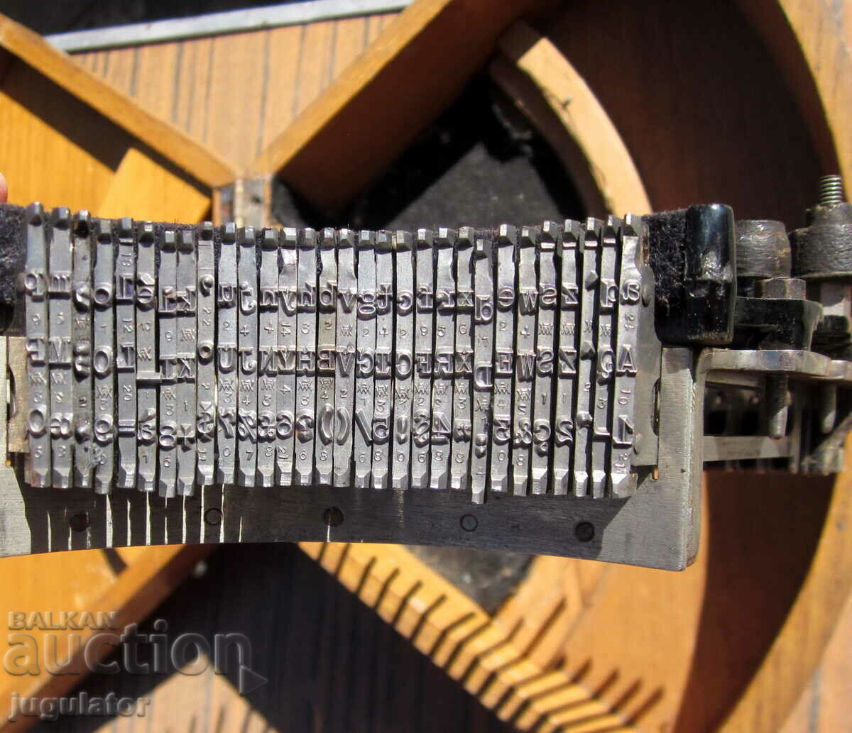 Delivery of old collectible ADLER typewriter in box Delivery of old collectible ADLER typewriter in box