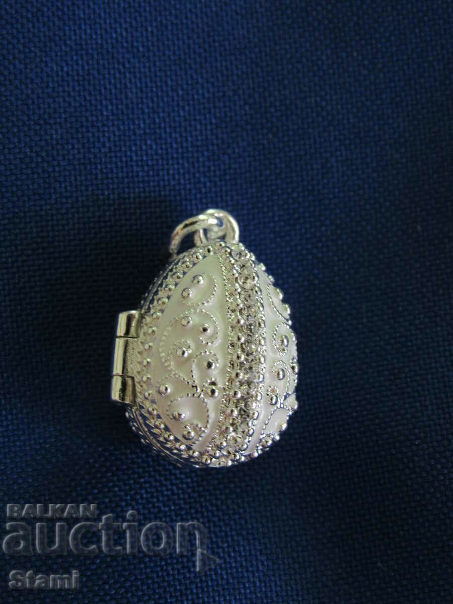 Colier cu pandantiv de dama rafinat - ou Faberge, nou cu preț 65.00 BGN | € 33.23 Colier cu pandantiv de dama rafinat - ou Faberge, nou cu preț 65.00 BGN | € 33.23