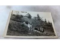 С-ка Витоша Мъж и три деца на пикник пред хижа Фонфонъ 1930