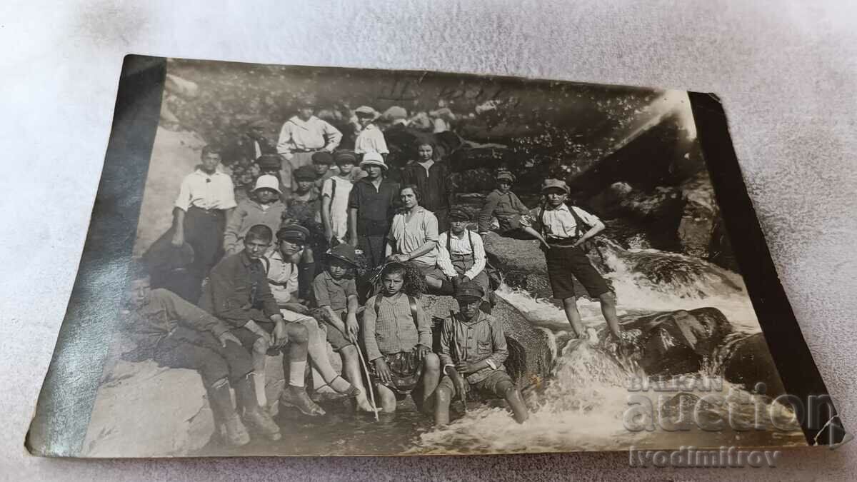 Fotografie Vladaya Băieți și fete într-un pârâu pe Vitosha 1926