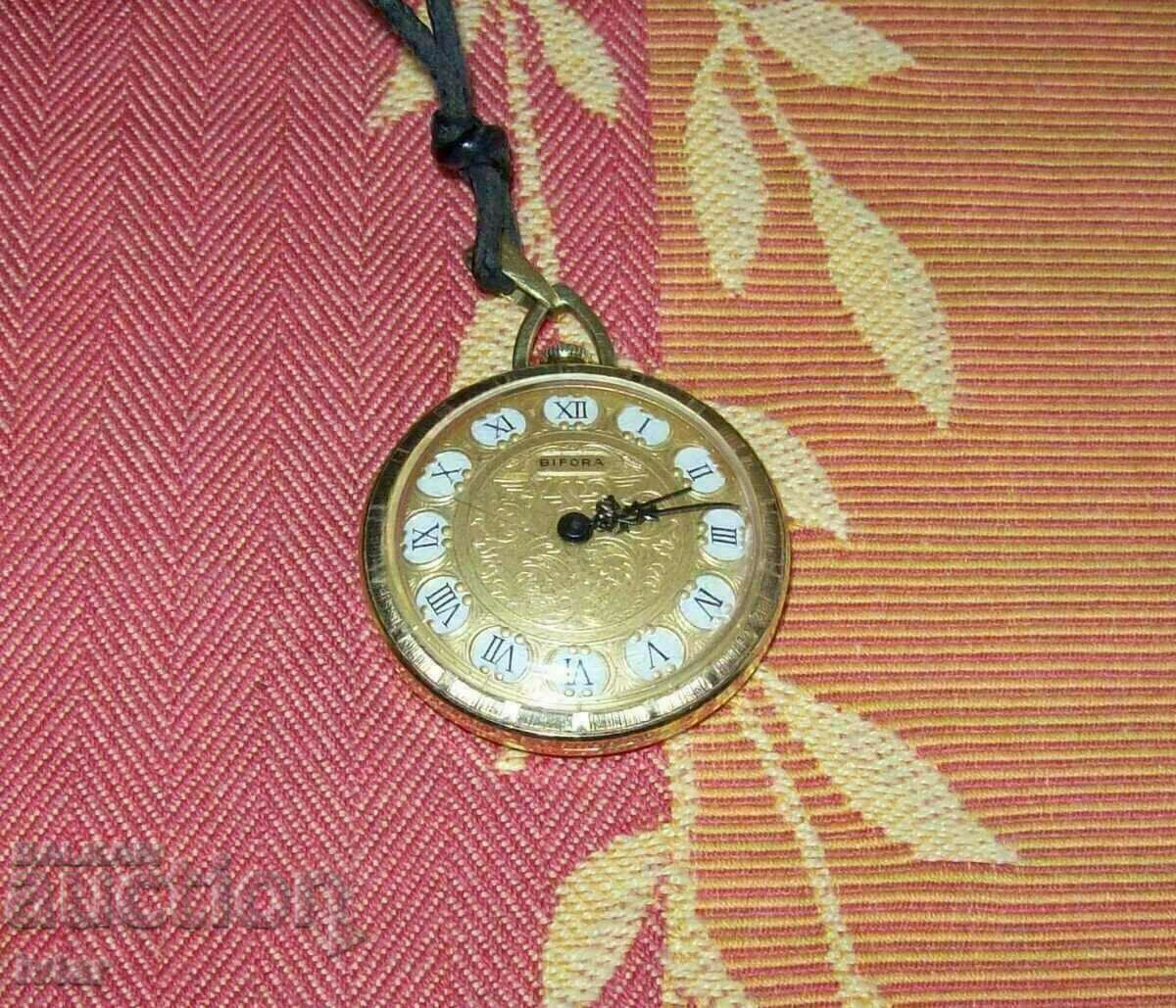 Часовник медальон BIFORA