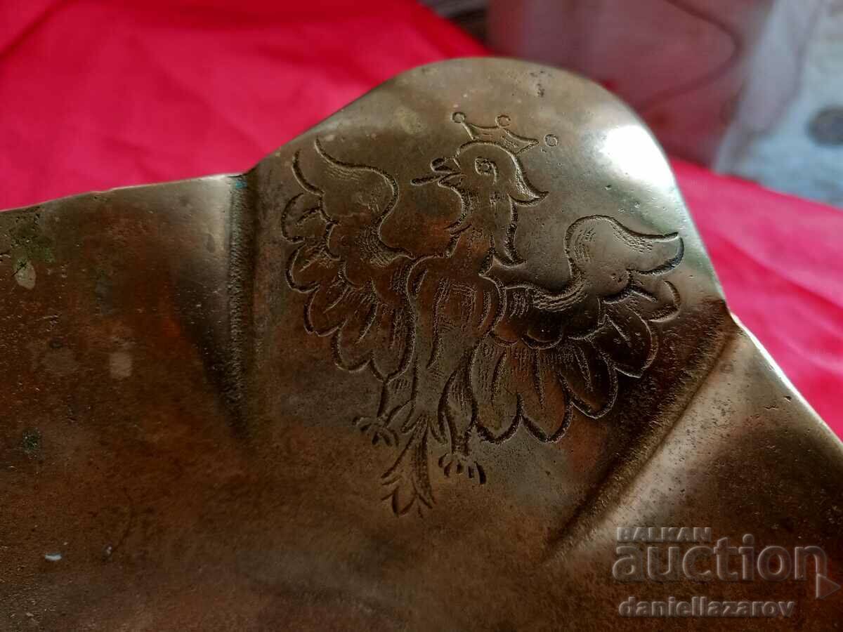 Licitație Vasă de bronz masiv, unică, de autor vechi, gravuri
