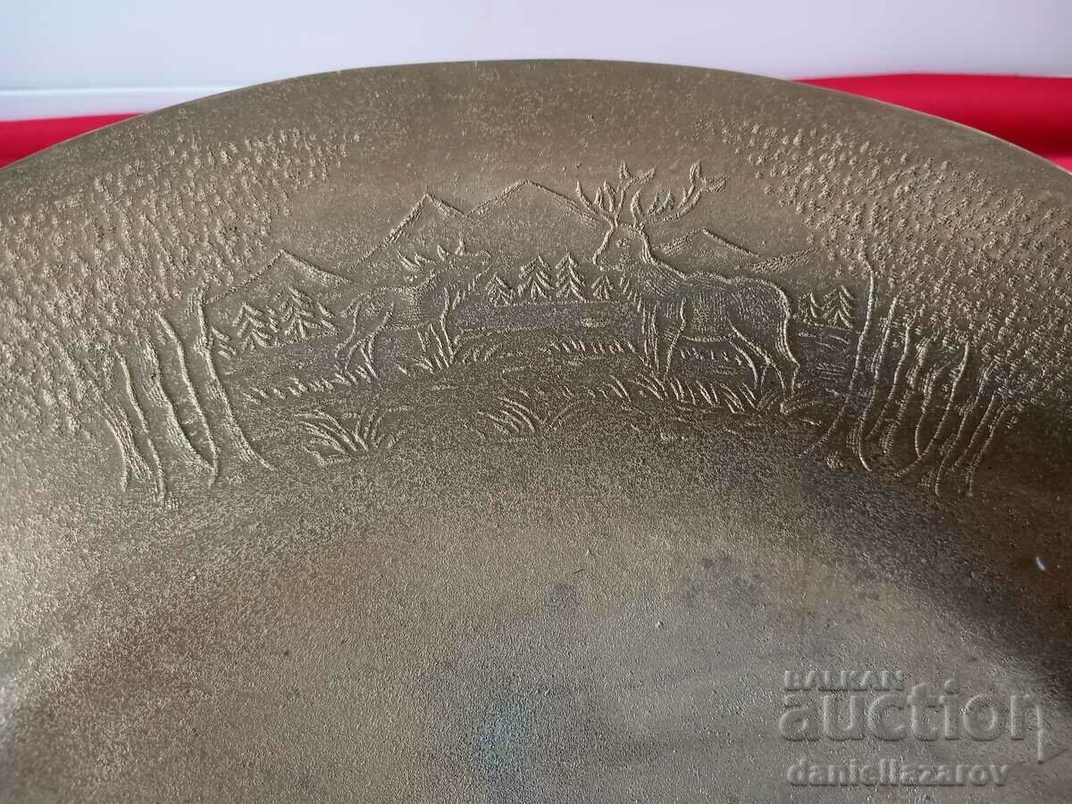 Livrarea Vasă de bronz masiv, unică, de autor vechi, gravuri
