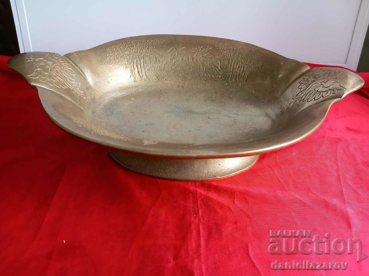 Vasă de bronz masiv, unică, de autor vechi, gravuri