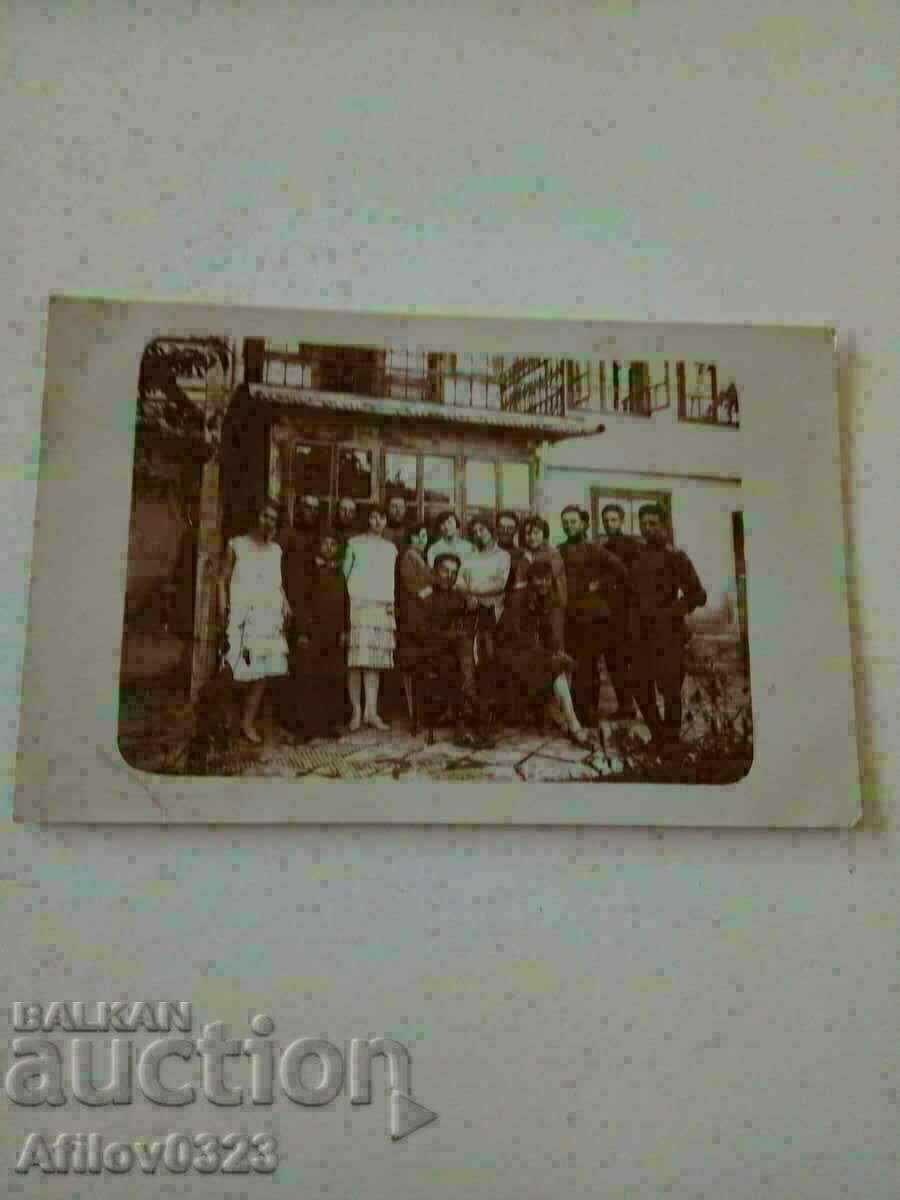 Fotografie veche din anii 1920.