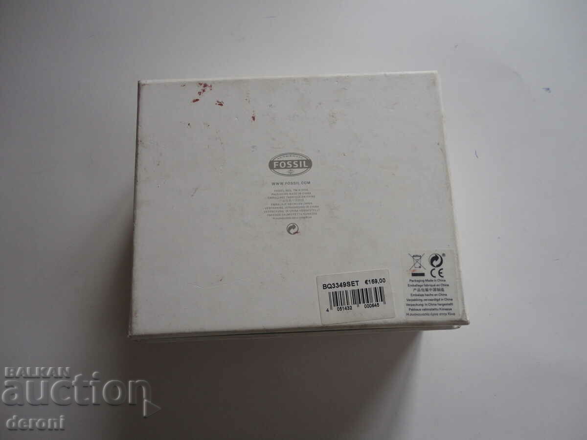 Fossil 9 Double Watch Case with price 10.00 BGN | € 5.11 Fossil 9 Double Watch Case with price 10.00 BGN | € 5.11