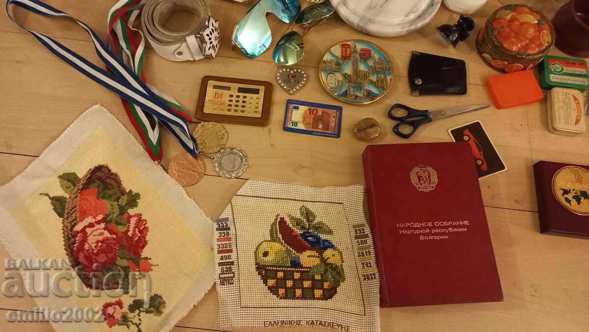 Delivery of Retro personal belongings a whole suitcase