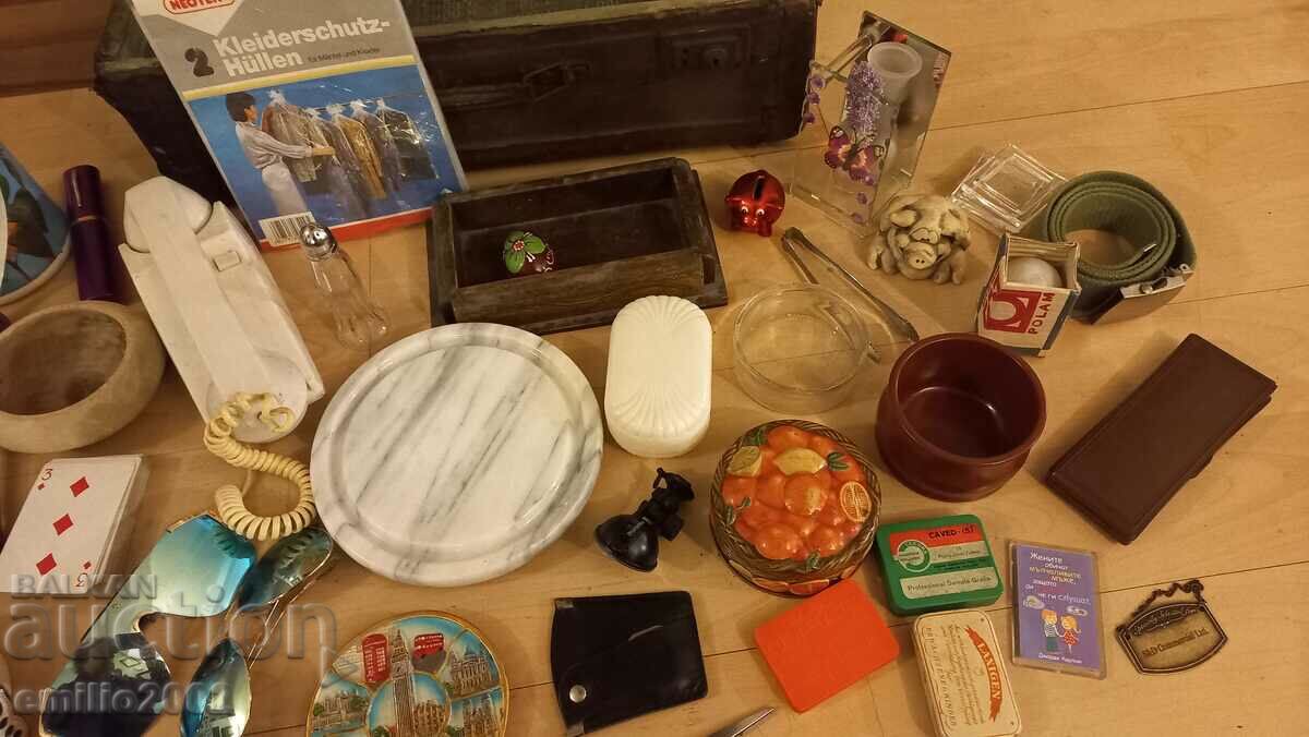 Retro personal belongings a whole suitcase - 6