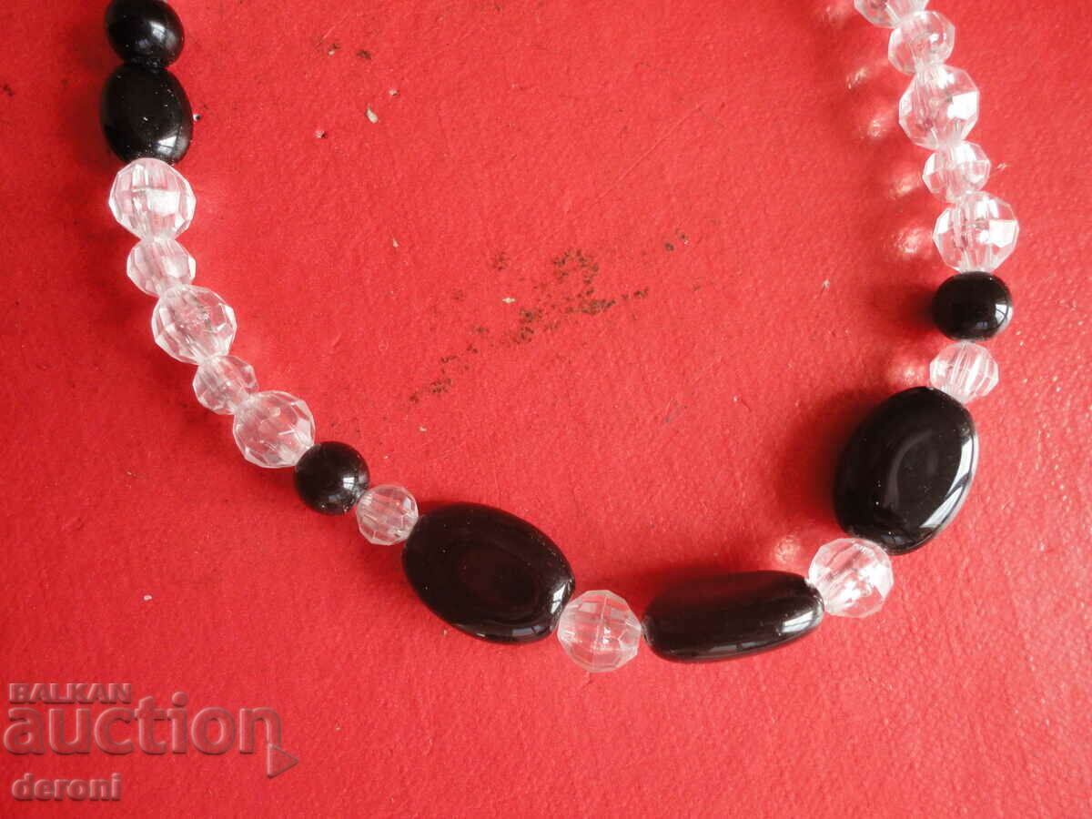 Amazing necklace necklace of 33 stones with price 10.00 BGN | € 5.11