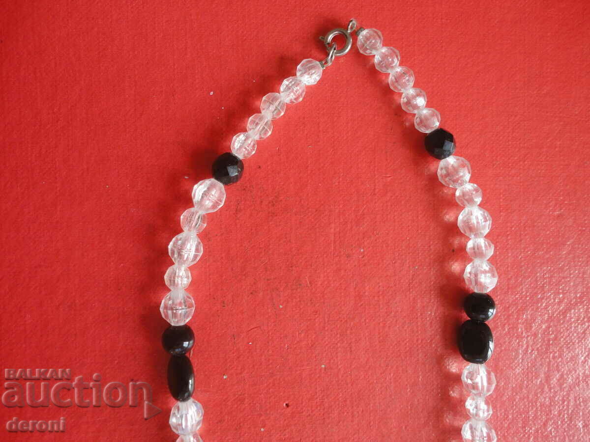 Auction  Amazing necklace necklace of 33 stones