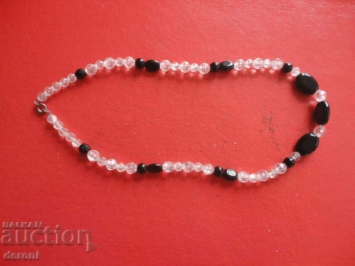 Delivery of Amazing necklace necklace of 33 stones